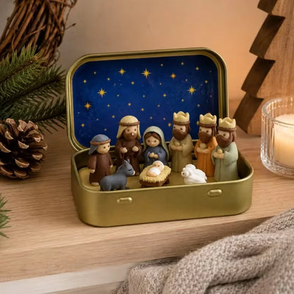 Pequeña escena de la Natividad, en formato de bolsillo, con estatua metálica, en una caja, una decoración religiosa portátil para el escritorio y un recuerdo navideño cristiano.