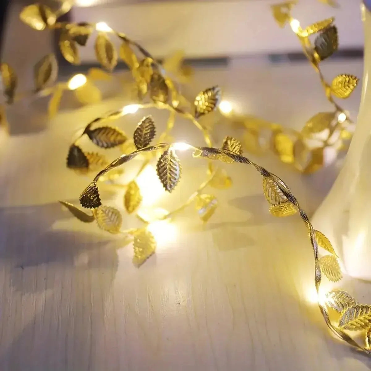 Guirnalda de luces Led de alambre de cobre con batería, 20Led, hojas pequeñas doradas, decoración de Navidad, bricolaje, boda, fiesta en casa, 2M, 1 unidad